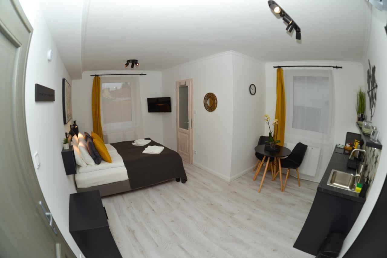 Raba92 Apartman House מראה חיצוני תמונה