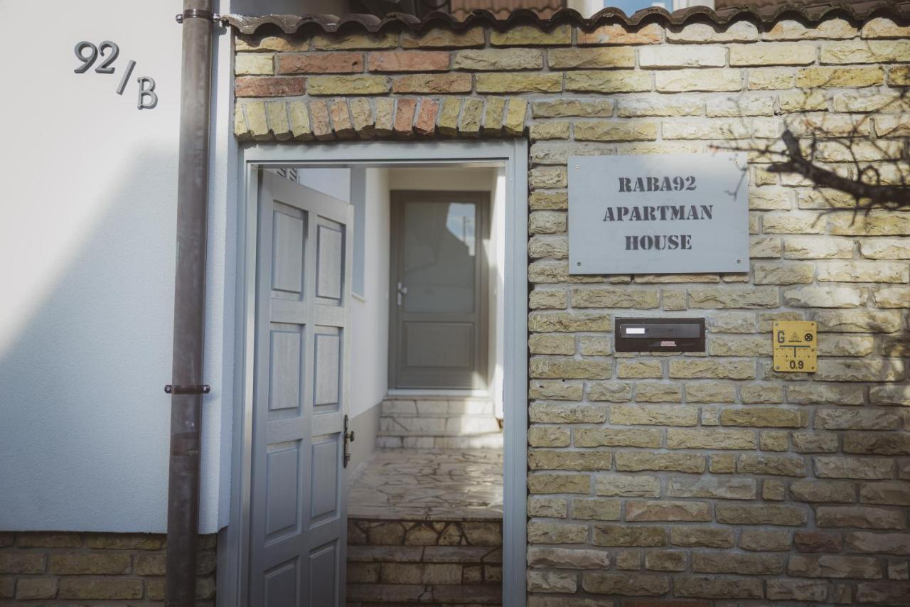 Raba92 Apartman House מראה חיצוני תמונה